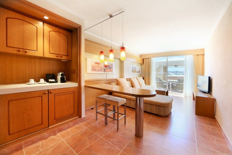 Hotel Iberostar Jard�n Del Sol Suites - Adults Only