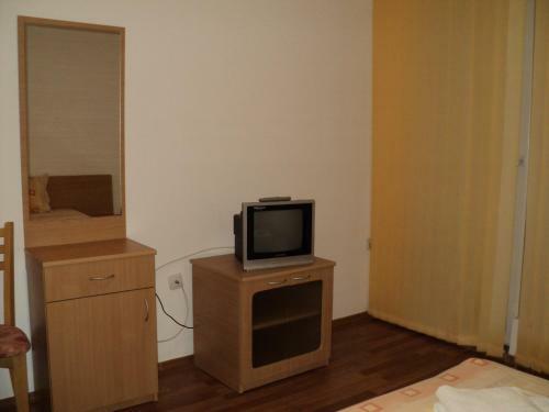 Meni Apartments And Guest Rooms