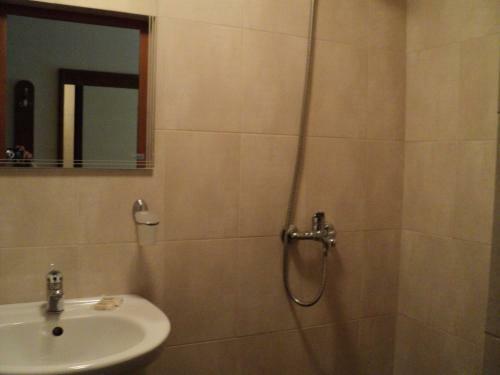 Meni Apartments And Guest Rooms