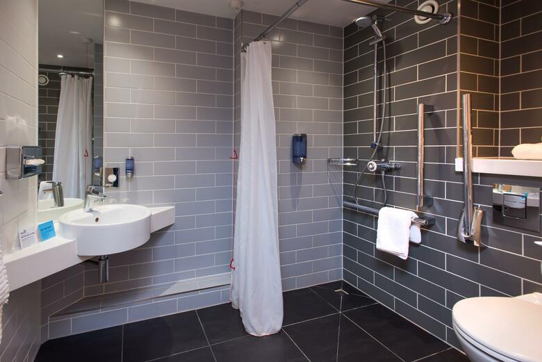 Hotel Express By Holiday Inn Cardiff Bay