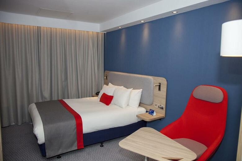 Hotel Express By Holiday Inn Cardiff Bay