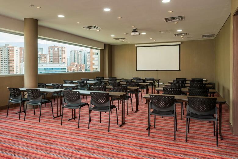 Hotel Hampton By Hilton Medellin