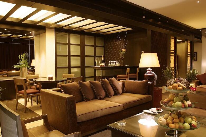 Hotel Four Points By Sheraton (clase)
