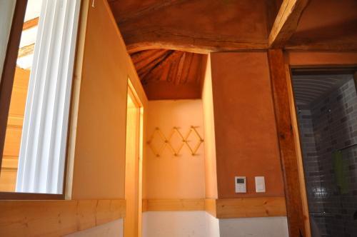 Hostal Jeonju Tosarang Guesthouse