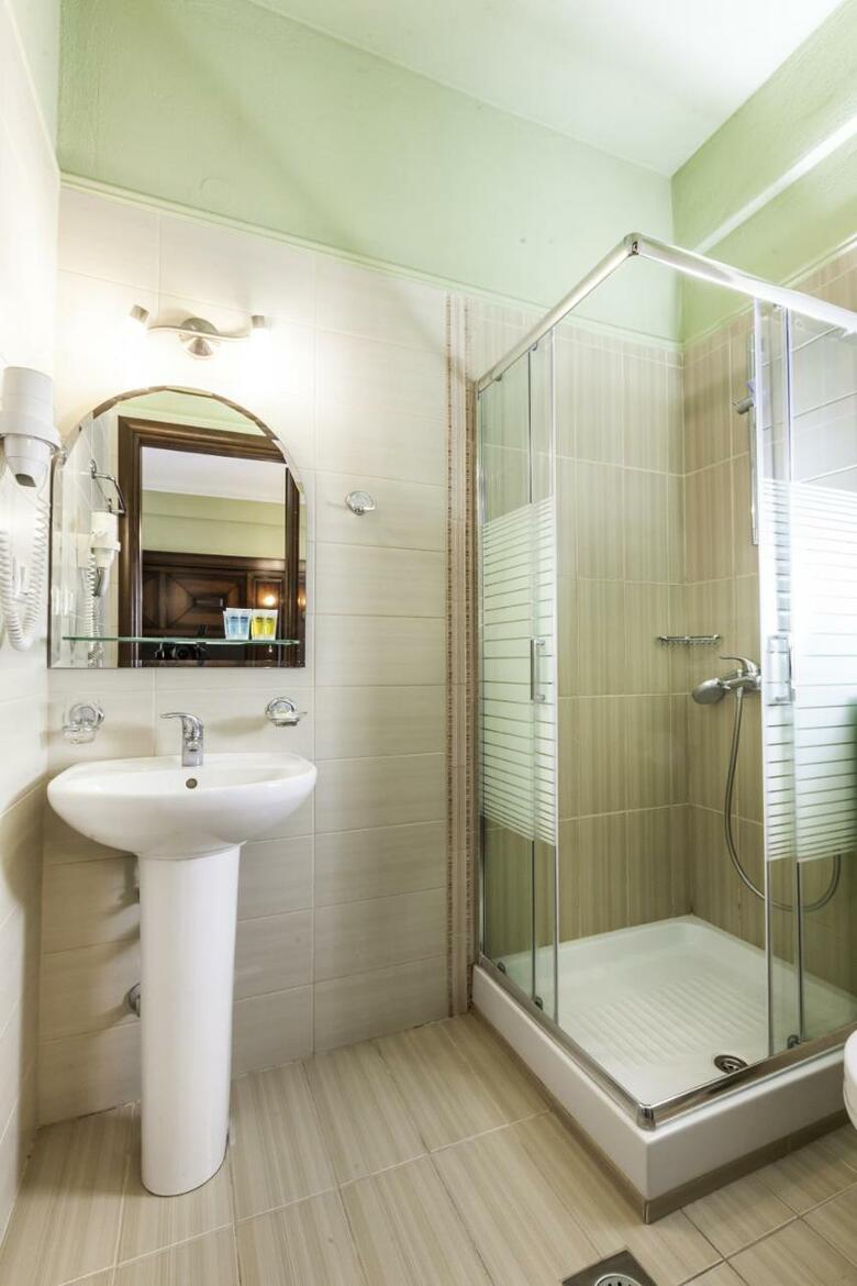 Dellas Boutique Hotel