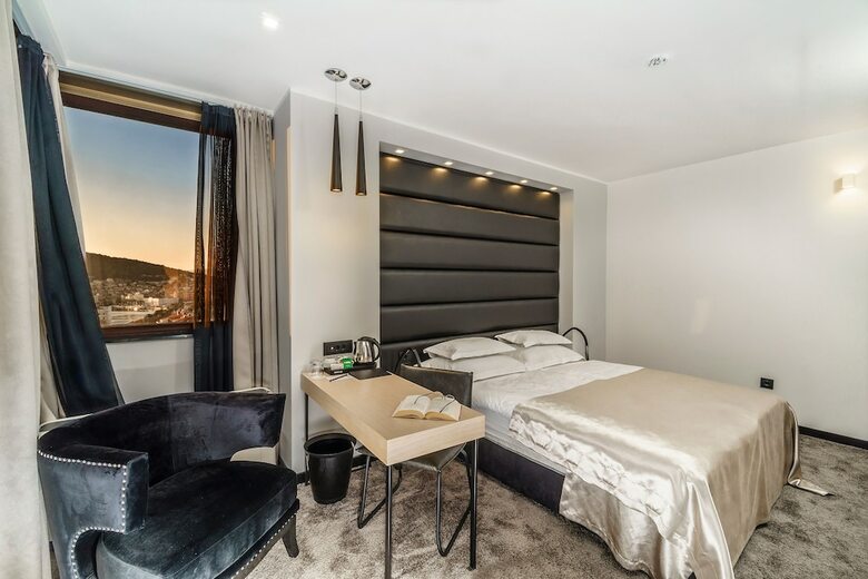 Hostal The View Luxury Rooms
