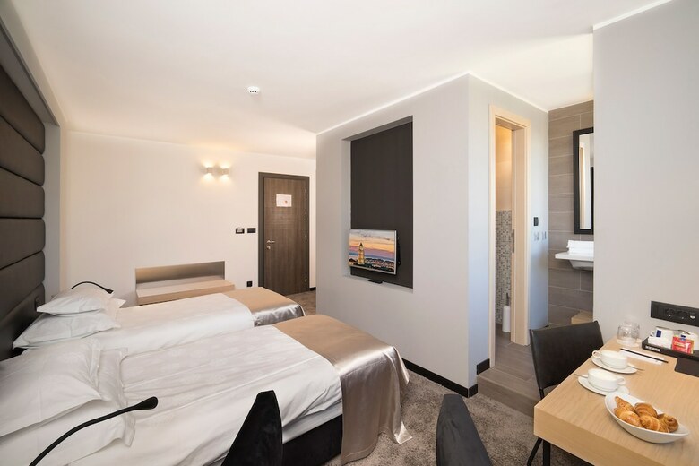 Hostal The View Luxury Rooms