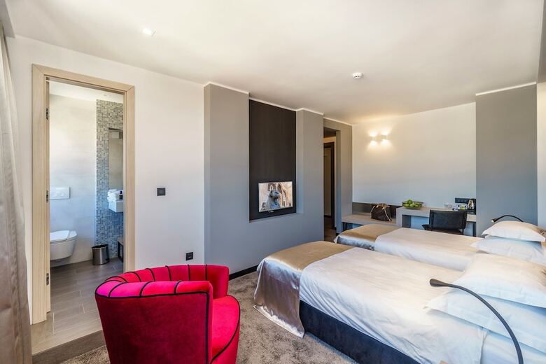 Hostal The View Luxury Rooms