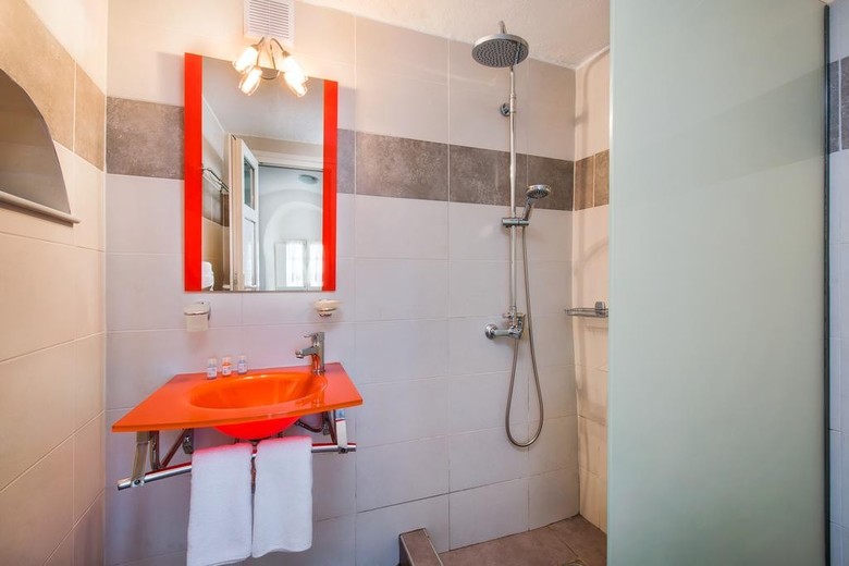 Georgis Apartments