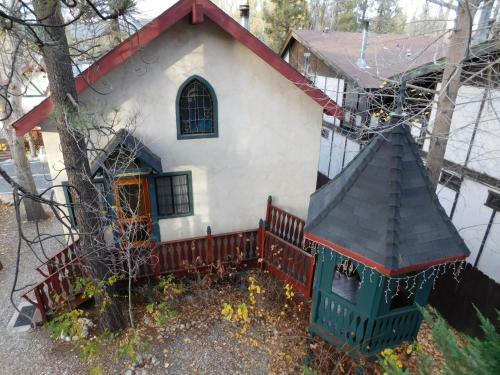 Hotel Castle Wood Theme Cottages- Couples Only