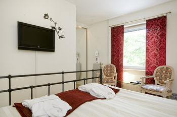 Hotel Attach�