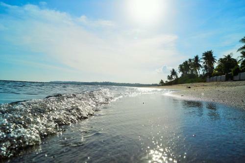 Hotel Kav's Beach Resort