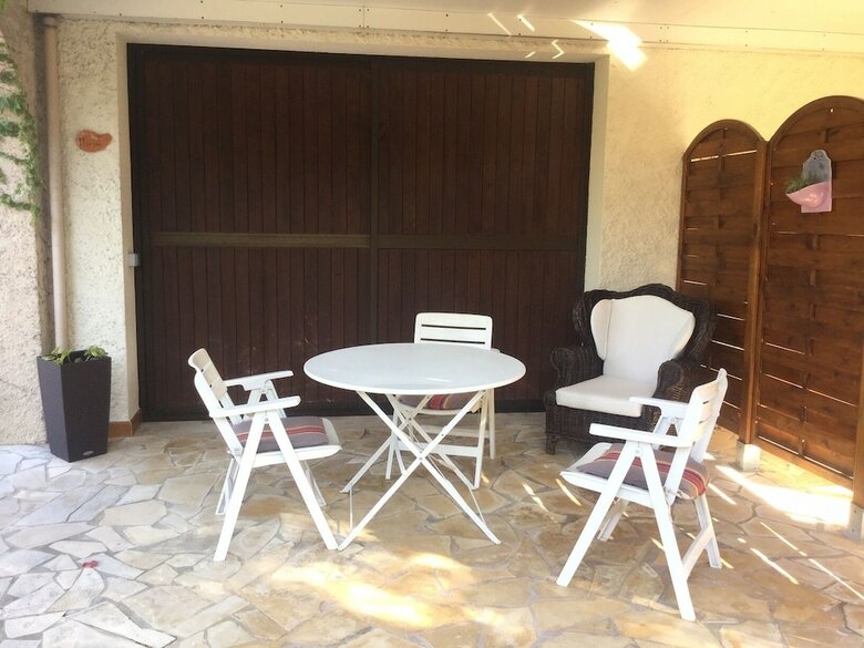 Hostal Le Patio Fleuri