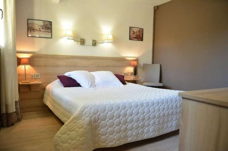 Hotel H�tel Le Grillon