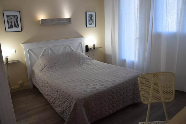 Hotel H�tel Le Grillon