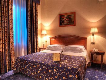 Carlton Hotel