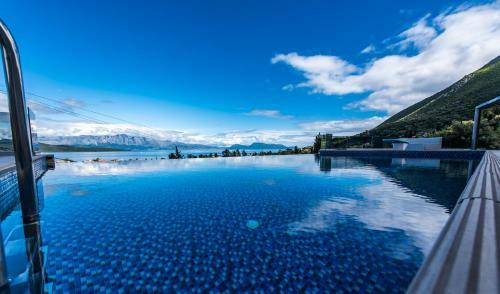 Luxurious Villa Kastro With Salt Water Swimming Pool