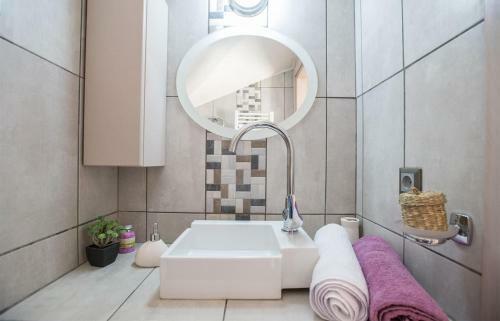 Villa Stone & Green