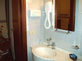 Redebora Hotel