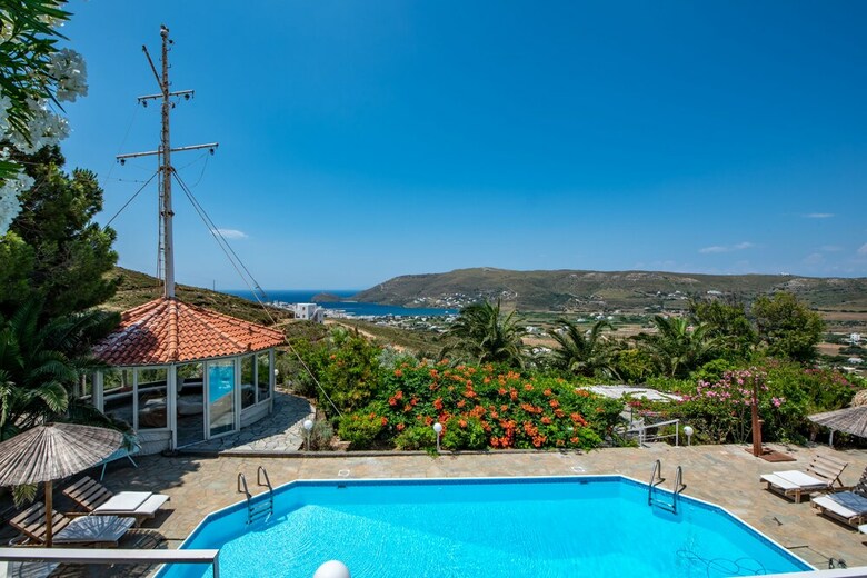 Hostal Kymothoi Rooms & Pool Bar
