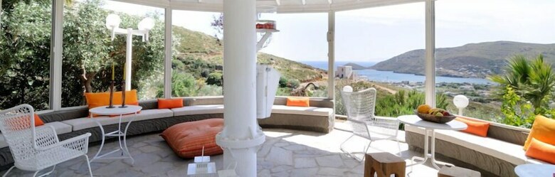 Hostal Kymothoi Rooms & Pool Bar