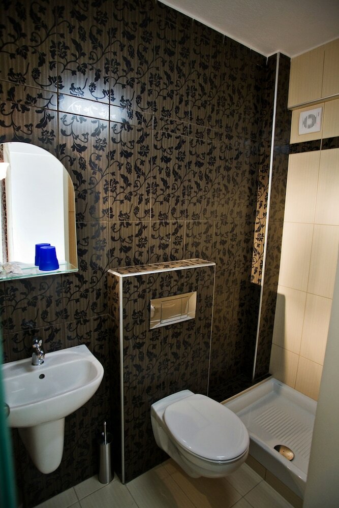 Rg Status Hotel