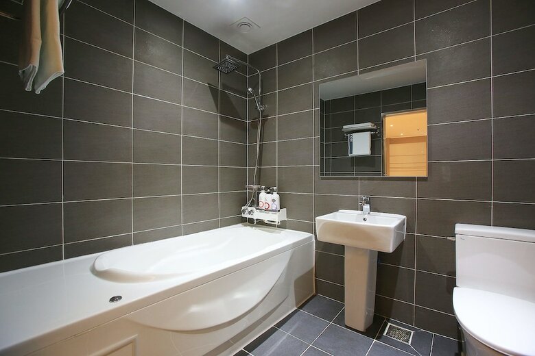 Hotel J