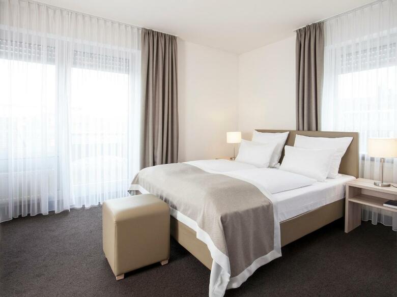 Hotel Senator