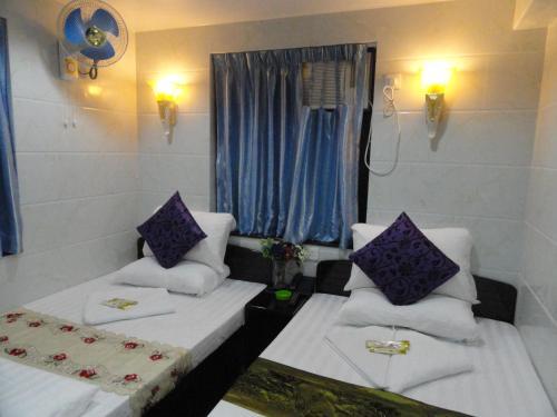 Hostal Paris Guest House (d2, 10/f)
