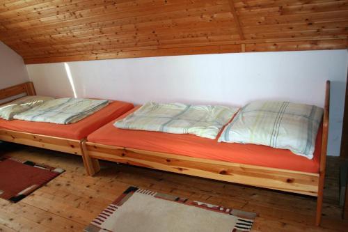 Three-bedroom Holiday Home In Zamardi I