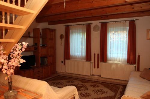 Three-bedroom Holiday Home In Zamardi I