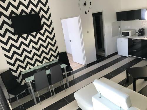 Corner Apartman 1