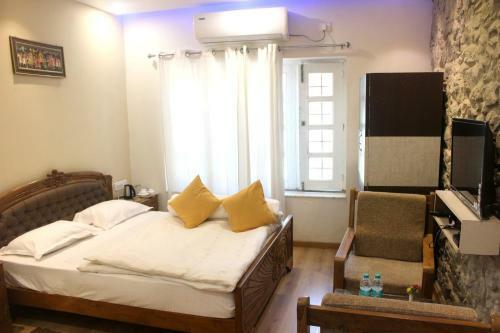 Hotel Toppers Corner