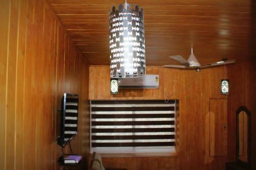 Hotel Toppers Corner