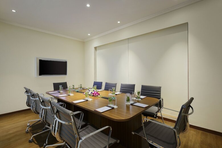 Hotel Lazy Lagoon Sarovar Portico Suites