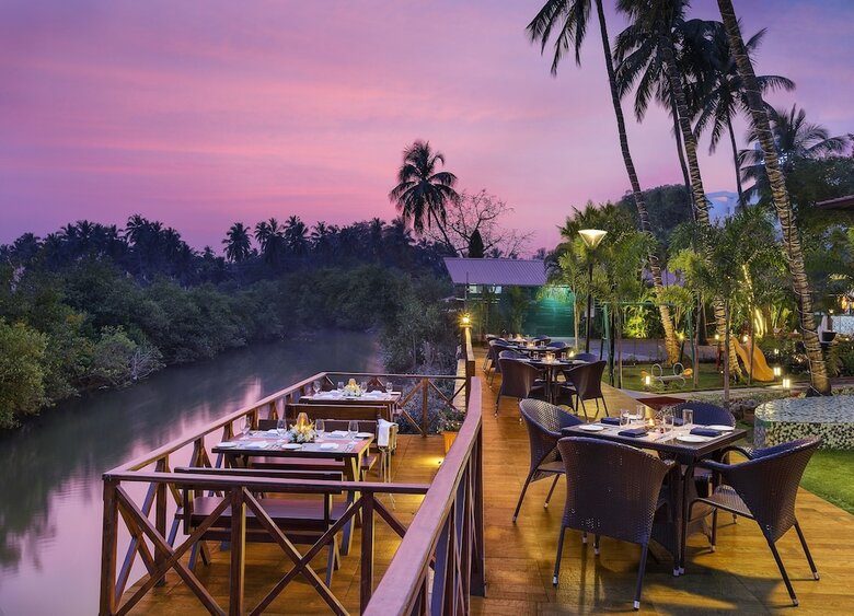 Hotel Lazy Lagoon Sarovar Portico Suites