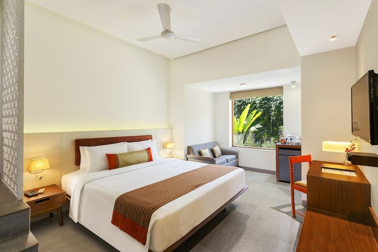 Hotel Lazy Lagoon Sarovar Portico Suites