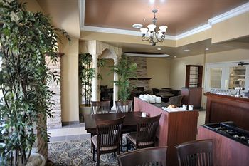 Hotel Monte Carlo Inns Barrie Suites