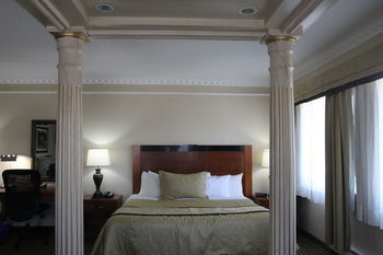 Hotel Monte Carlo Inns Barrie Suites