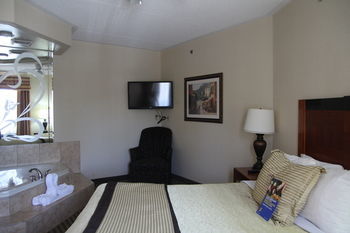 Hotel Monte Carlo Inns Barrie Suites