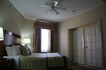 Hotel Monte Carlo Inns Barrie Suites
