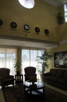 Hotel Monte Carlo Inns Barrie Suites