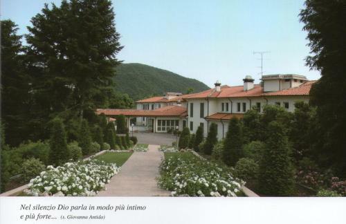 Hostal Centro Di Spiritualit� Maria Candida
