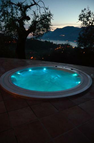 Villa's Apartments With Enchanting Lake View