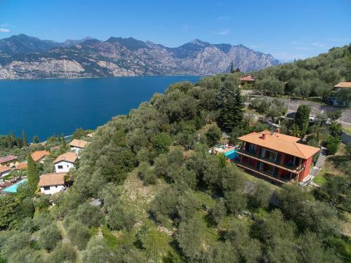 Villa's Apartments With Enchanting Lake View