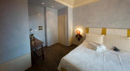 Hostal Palazzo Castiglioni Luxury Suites