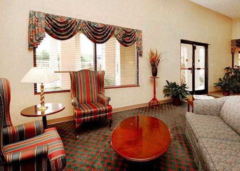 Hotel Econo Lodge Inn  And  Suites East