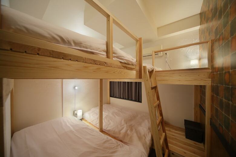 Hostal Ikidane House