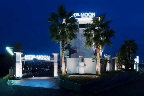 Hotel In The Moon (adult Only)