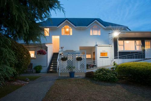 Waimarie On Riverside Motel & Apartments